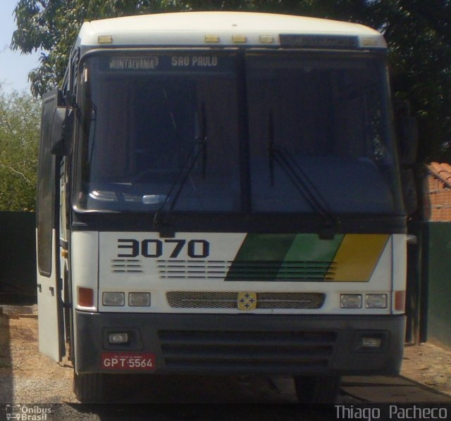 Empresa Gontijo de Transportes 3070 na cidade de Januária, Minas Gerais, Brasil, por Thiago  Pacheco. ID da foto: 1059192.