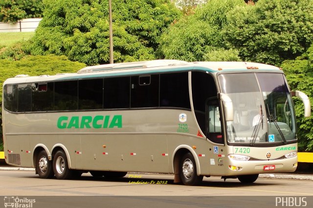 Viação Garcia 7420 na cidade de Londrina, Paraná, Brasil, por Paulo Henrique. Número da foto: #1059135.