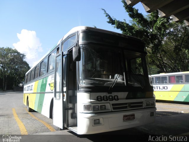 Empresa Gontijo de Transportes 8890 na cidade de Belo Horizonte, Minas Gerais, Brasil, por Acácio Souza. ID da foto: 1064910.