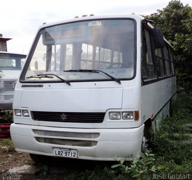 Ônibus Particulares 9712 na cidade de Muriaé, Minas Gerais, Brasil, por José Goulart. Número da foto: #1017966.
