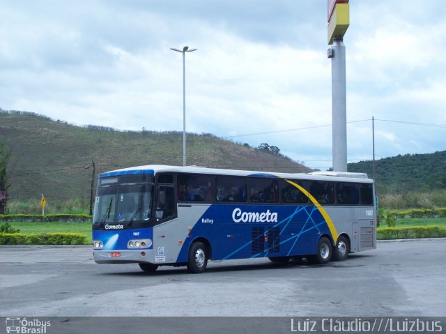 Viação Cometa 7667 na cidade de Juiz de Fora, Minas Gerais, Brasil, por Luiz Krolman. ID da foto: 1020626.