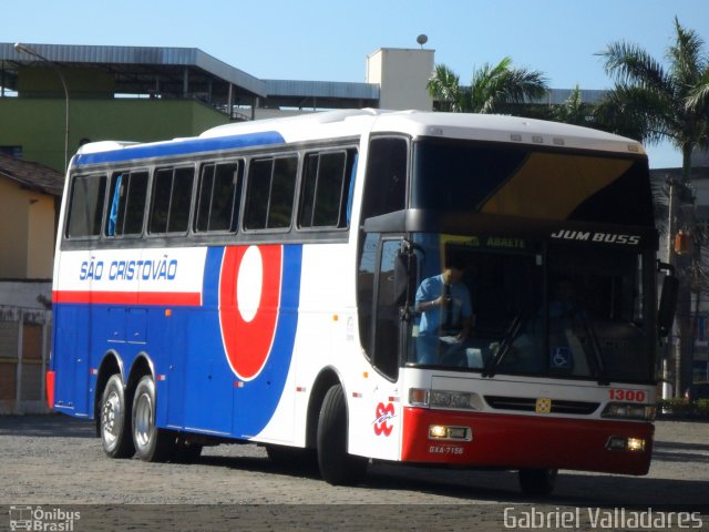 Viação São Cristóvão 1300 na cidade de Divinópolis, Minas Gerais, Brasil, por Gabriel Valladares. Número da foto: #1022955.