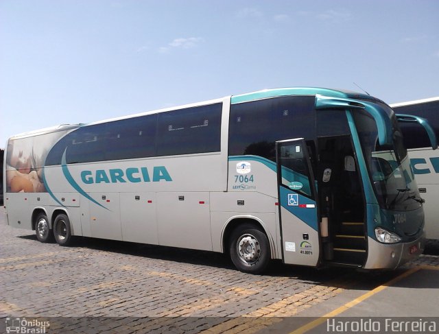 Viação Garcia 7064 na cidade de Londrina, Paraná, Brasil, por Haroldo Ferreira. Número da foto: #1066599.