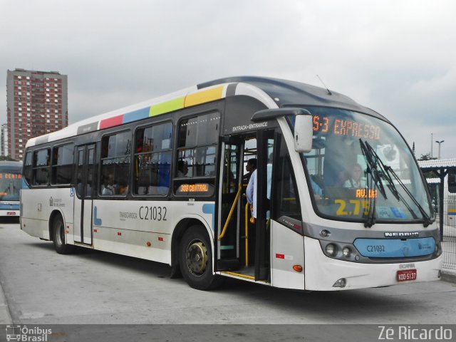 Translitorânea Turística C21032 na cidade de Rio de Janeiro, Rio de Janeiro, Brasil, por Zé Ricardo Reis. Número da foto: #1103212.