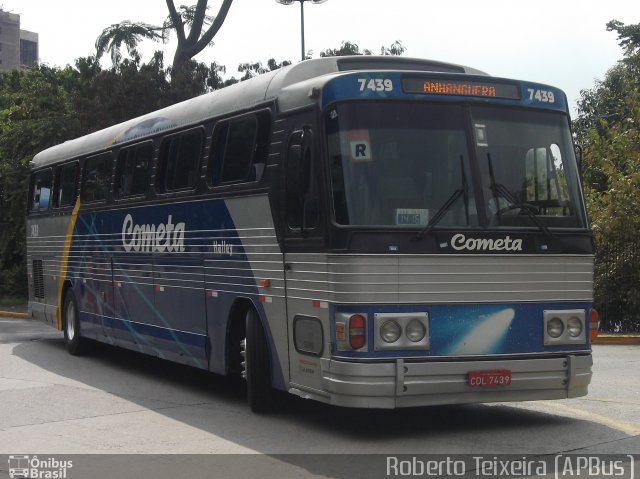 Viação Cometa 7439 na cidade de São Paulo, São Paulo, Brasil, por Roberto Teixeira. Número da foto: #1118672.