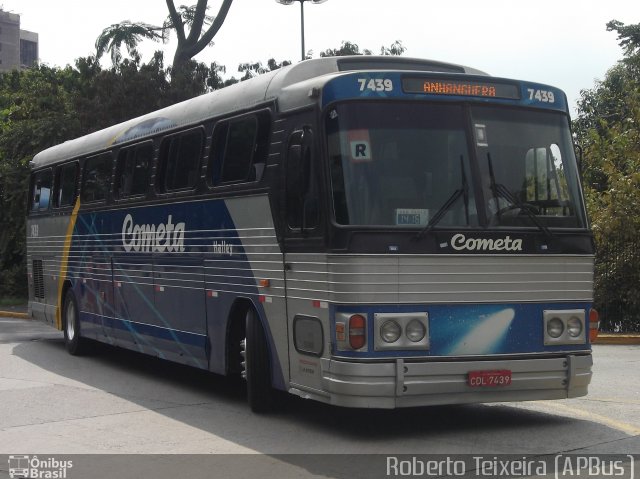 Viação Cometa 7439 na cidade de São Paulo, São Paulo, Brasil, por Roberto Teixeira. ID da foto: 1118672.