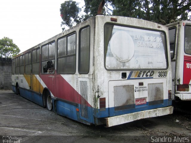 Sucata e Desmanches ETCD 3030 na cidade de Diadema, São Paulo, Brasil, por Sandro Alves. ID da foto: 1118406.