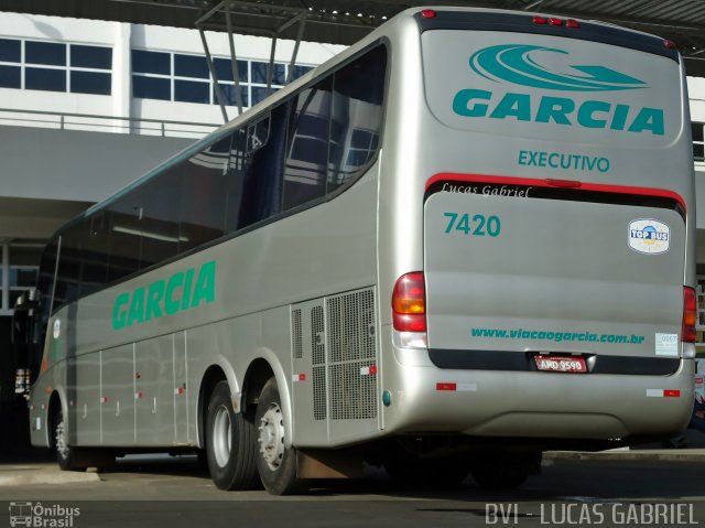 Viação Garcia 7420 na cidade de Telêmaco Borba, Paraná, Brasil, por Lucas Gabriel. Número da foto: #1118590.