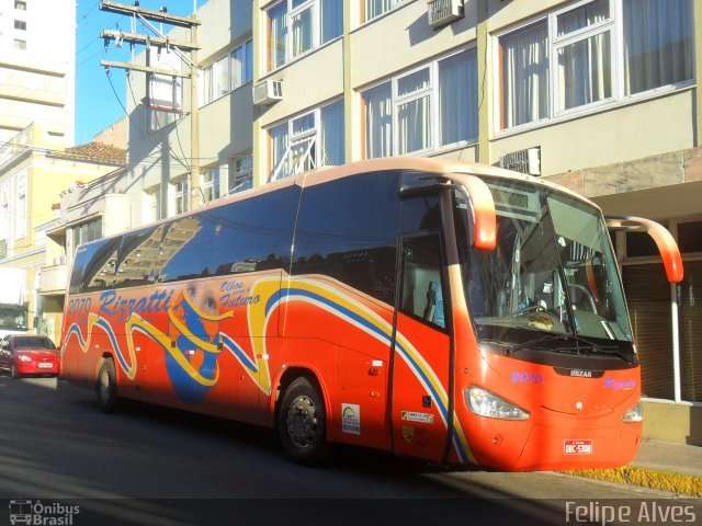 Rizzatti Turismo 2070 na cidade de Pelotas, Rio Grande do Sul, Brasil, por Felipe Alves. Número da foto: #1071142.