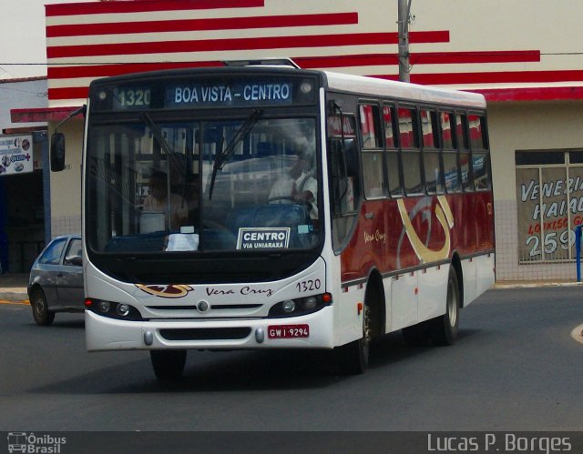 Vera Cruz Transporte e Turismo 1320 na cidade de Araxá, Minas Gerais, Brasil, por Lucas Borges . Número da foto: #1078105.