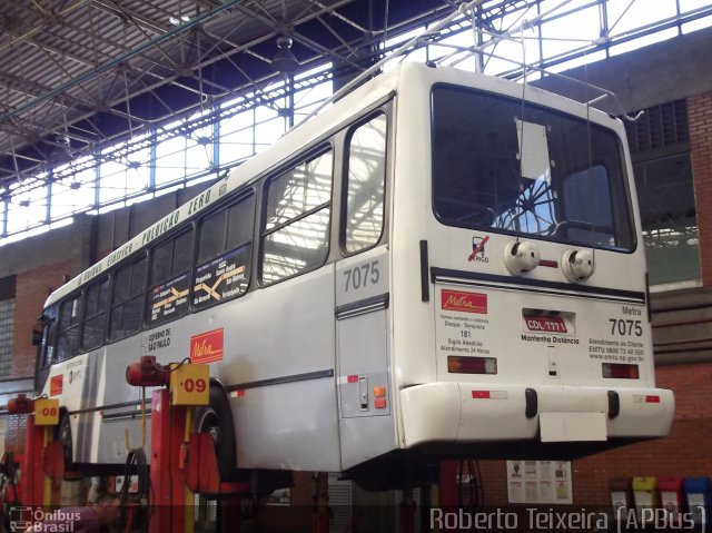 Metra - Sistema Metropolitano de Transporte 7075 na cidade de São Bernardo do Campo, São Paulo, Brasil, por Roberto Teixeira. Número da foto: #1081954.