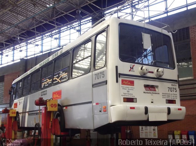 Metra - Sistema Metropolitano de Transporte 7075 na cidade de São Bernardo do Campo, São Paulo, Brasil, por Roberto Teixeira. ID da foto: 1081954.