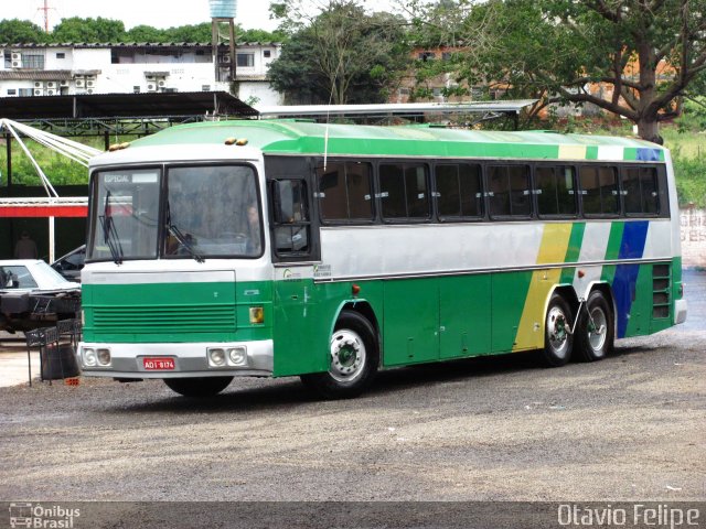 Ônibus Particulares 8174 na cidade de Foz do Iguaçu, Paraná, Brasil, por Otavio Felipe Balbinot. Número da foto: #1142870.