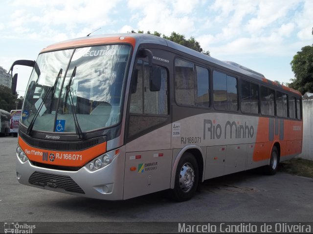 Transturismo Rio Minho RJ 166.071 na cidade de Niterói, Rio de Janeiro, Brasil, por Marcelo Candido de Oliveira. Número da foto: #1143511.