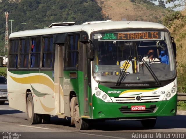 Transporte e Turismo Iluminada MG 1.066 na cidade de Magé, Rio de Janeiro, Brasil, por Adriano Minervino. Número da foto: #1147987.