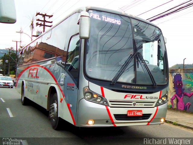 Fiel Turismo RJ 620.004 na cidade de Petrópolis, Rio de Janeiro, Brasil, por Richard Wagner. Número da foto: #1158727.