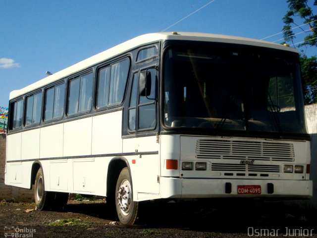Emtram 1710 na cidade de Seabra, Bahia, Brasil, por Osmar Junior. Número da foto: #1173947.