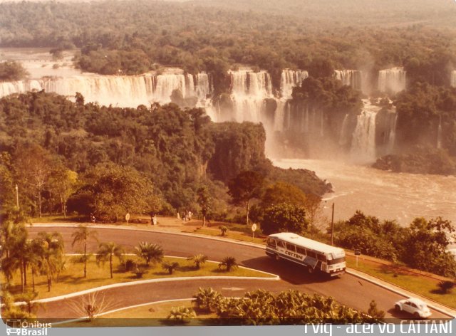Cattani Transportes e Turismo 778 na cidade de Foz do Iguaçu, Paraná, Brasil, por Rodrigo Augusto  Vignaga. Número da foto: #1175404.