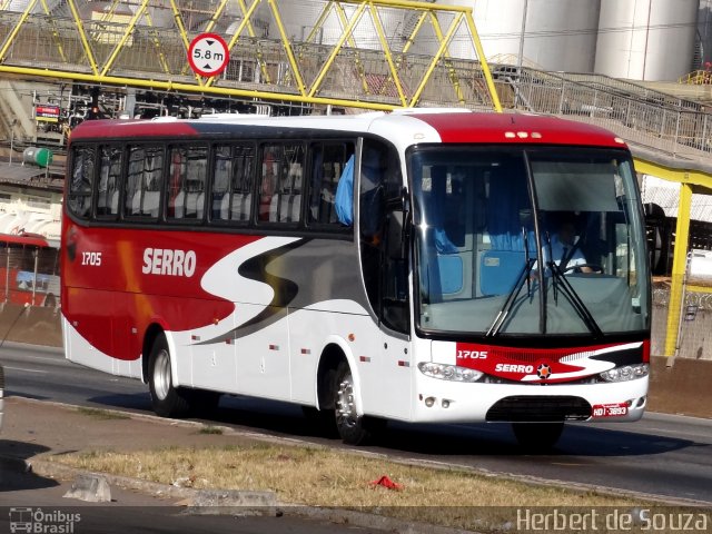 Viação Serro 1705 na cidade de Betim, Minas Gerais, Brasil, por Herbert de Souza. Número da foto: #1176370.