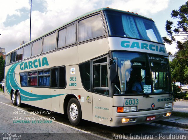 Viação Garcia 6033 na cidade de Curitiba, Paraná, Brasil, por Paulo Gustavo. Número da foto: #1177515.