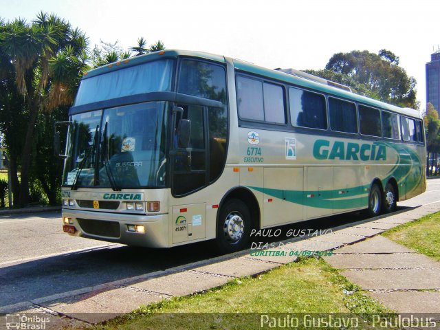 Viação Garcia 6774 na cidade de Curitiba, Paraná, Brasil, por Paulo Gustavo. ID da foto: 1179761.