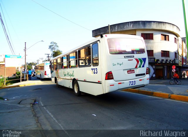 Viação São Miguel 723 na cidade de Resende, Rio de Janeiro, Brasil, por Richard Wagner. Número da foto: #1182847.