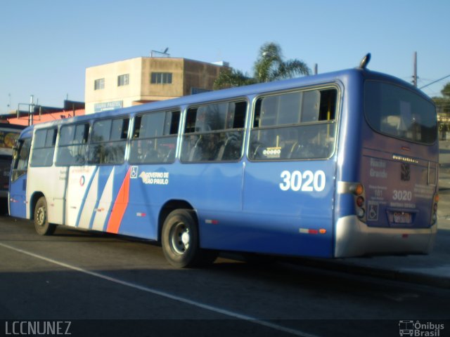 Viação Riacho Grande 3020 na cidade de São Bernardo do Campo, São Paulo, Brasil, por Luis Nunez. Número da foto: #1185438.