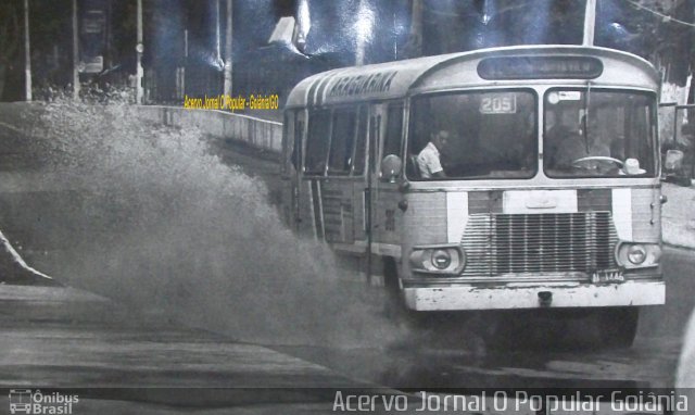 Viação Araguarina 205 na cidade de Goiânia, Goiás, Brasil, por Carlos Júnior. Número da foto: #1132620.