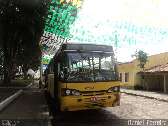 Ônibus Particulares LBJ7434 na cidade de Cachoeira, Bahia, Brasil, por Daniel  Ferreira. Número da foto: #1136223.