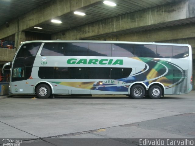 Viação Garcia 7174 na cidade de Curitiba, Paraná, Brasil, por Edivaldo Carvalho. ID da foto: 1218588.