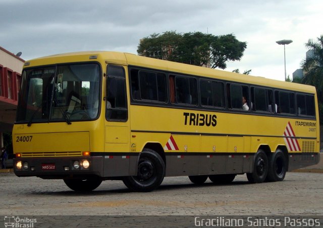 Viação Itapemirim 24007 na cidade de Governador Valadares, Minas Gerais, Brasil, por Graciliano Santos Passos. Número da foto: #1221304.