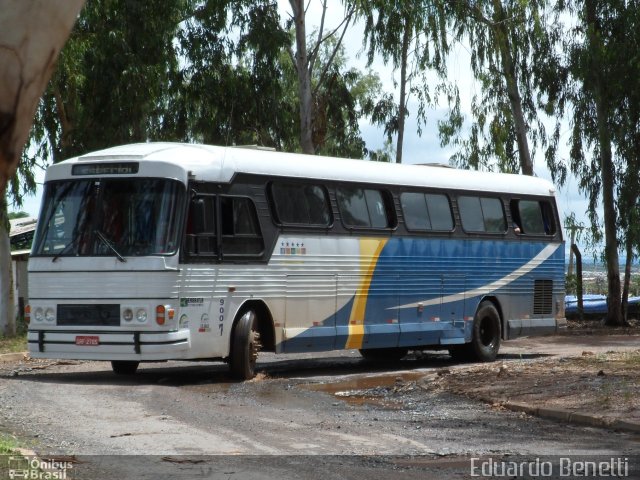 Ônibus Particulares 9007 na cidade de Cuiabá, Mato Grosso, Brasil, por Eduardo Benetti . Número da foto: #1228930.