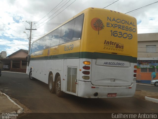 Nacional Expresso 16309 na cidade de Araxá, Minas Gerais, Brasil, por Guilherme Antonio. Número da foto: #1232237.