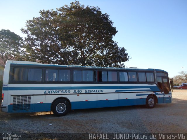 Expresso São Geraldo 3600 na cidade de Paracatu, Minas Gerais, Brasil, por RAFAEL  JUNIO FONSECA. Número da foto: #1232117.