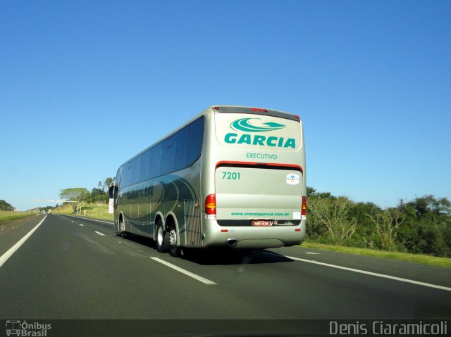 Viação Garcia 7201 na cidade de Pardinho, São Paulo, Brasil, por Denis Ciaramicoli. Número da foto: #1233751.