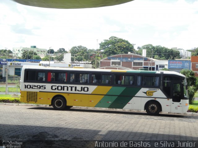 Empresa Gontijo de Transportes 10295 na cidade de Uberlândia, Minas Gerais, Brasil, por Antonio de Bastos  e Silva Junior. ID da foto: 1237780.