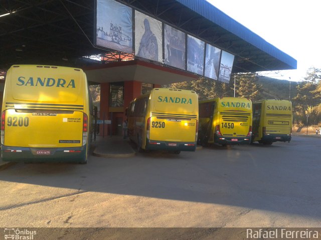 Viação Sandra 9200 na cidade de Congonhas, Minas Gerais, Brasil, por Rafael Ferreira. Número da foto: #1240514.