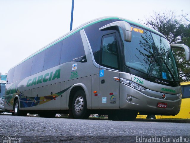 Viação Garcia 7266 na cidade de Curitiba, Paraná, Brasil, por Edivaldo Carvalho. Número da foto: #1248378.