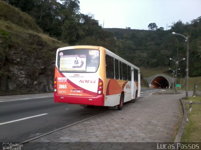 Petro Ita Transportes Coletivos de Passageiros 2065 na cidade de Petrópolis, Rio de Janeiro, Brasil, por Lucas Passos. Número da foto: #1250316.