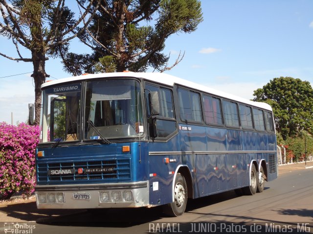 Ônibus Particulares  na cidade de Patos de Minas, Minas Gerais, Brasil, por RAFAEL  JUNIO FONSECA. Número da foto: #1204947.