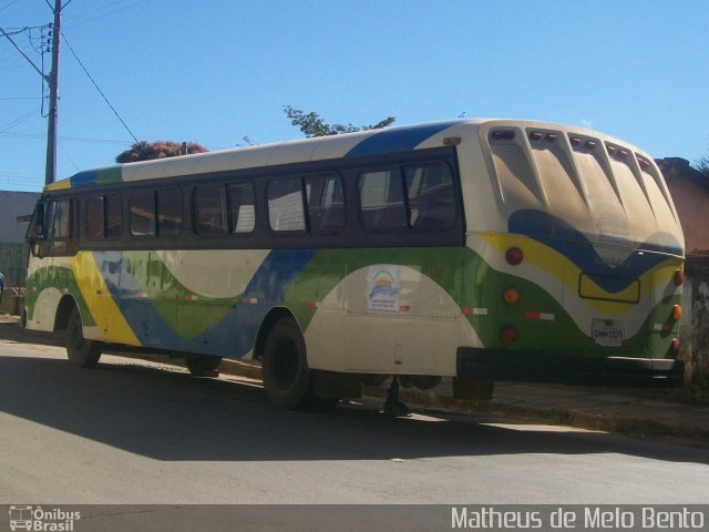 Ônibus Particulares 3019 na cidade de Dores do Indaiá, Minas Gerais, Brasil, por Matheus de Melo Bento. Número da foto: #1272633.