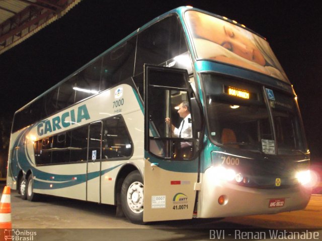 Viação Garcia 7000 na cidade de Londrina, Paraná, Brasil, por Renan Watanabe. ID da foto: 1275008.