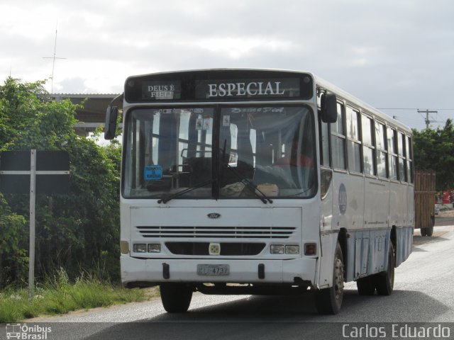 Ônibus Particulares  na cidade de Itambé, Pernambuco, Brasil, por Carlos Eduardo. Número da foto: #1276480.