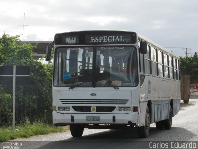 Ônibus Particulares  na cidade de Itambé, Pernambuco, Brasil, por Carlos Eduardo. ID da foto: 1276480.