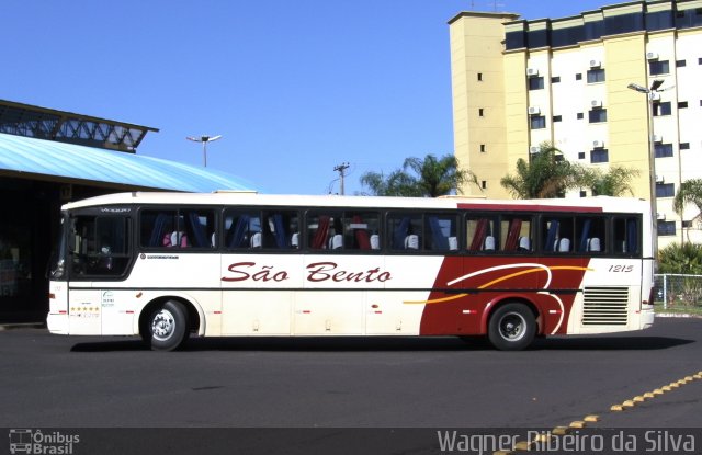 Viação São Bento Ribeirão Preto 1215 na cidade de Uberaba, Minas Gerais, Brasil, por Wagner Ribeiro da Silva. ID da foto: 1298790.