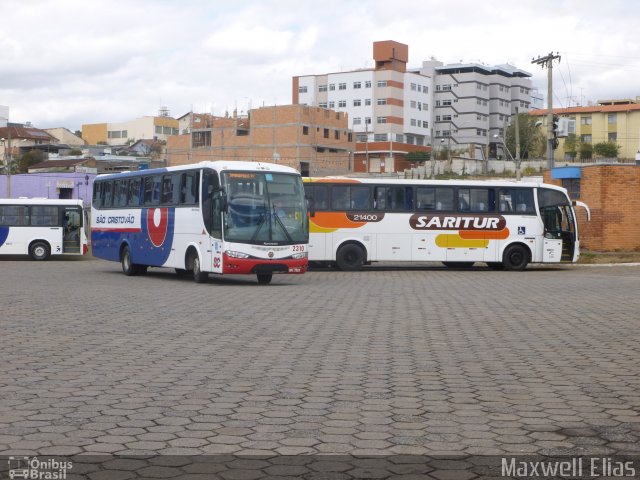 Viação São Cristóvão 2310 na cidade de Divinópolis, Minas Gerais, Brasil, por Maxwell Elias. ID da foto: 1308896.