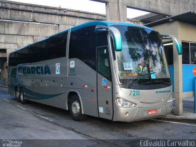 Viação Garcia 7211 na cidade de Curitiba, Paraná, Brasil, por Edivaldo Carvalho. Número da foto: #1311200.