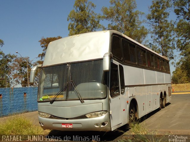 Ônibus Particulares 4360 na cidade de Patos de Minas, Minas Gerais, Brasil, por RAFAEL  JUNIO FONSECA. Número da foto: #1257382.