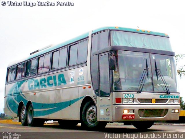 Viação Garcia 6743 na cidade de Londrina, Paraná, Brasil, por Victor Hugo Guedes Pereira. Número da foto: #1313729.