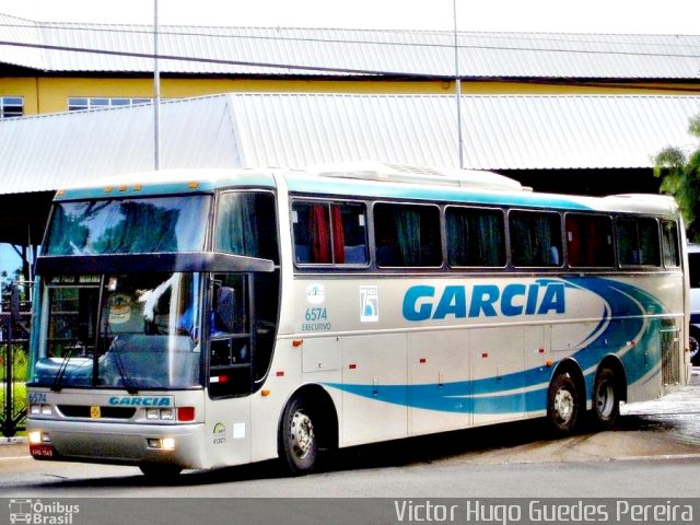 Viação Garcia 6574 na cidade de Maringá, Paraná, Brasil, por Victor Hugo Guedes Pereira. Número da foto: #1262014.